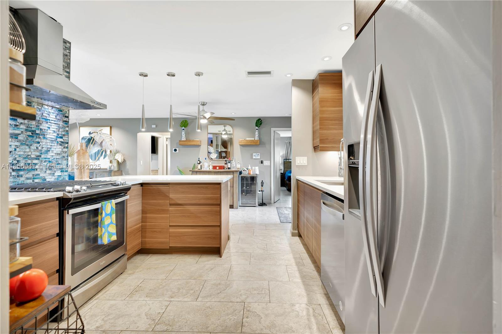 553 3 / 2 1189 sq. ft. $ 2025-09-11 0 Photo