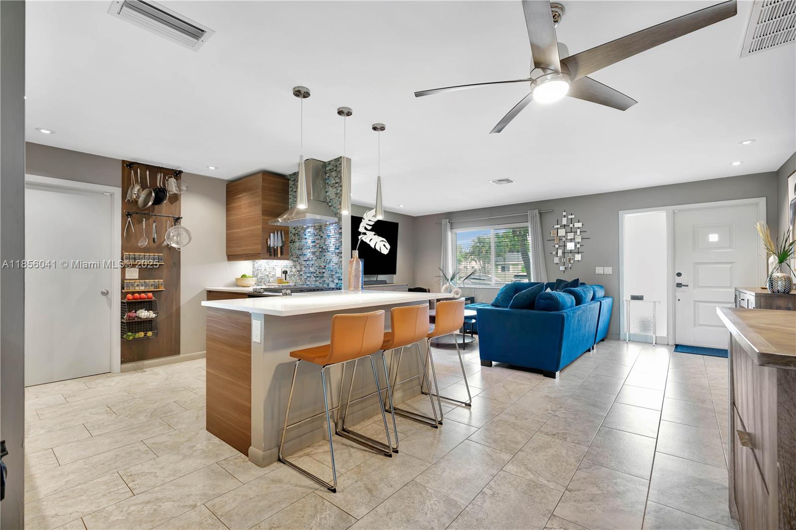 553 3 / 2 1189 sq. ft. $ 2025-09-11 0 Photo