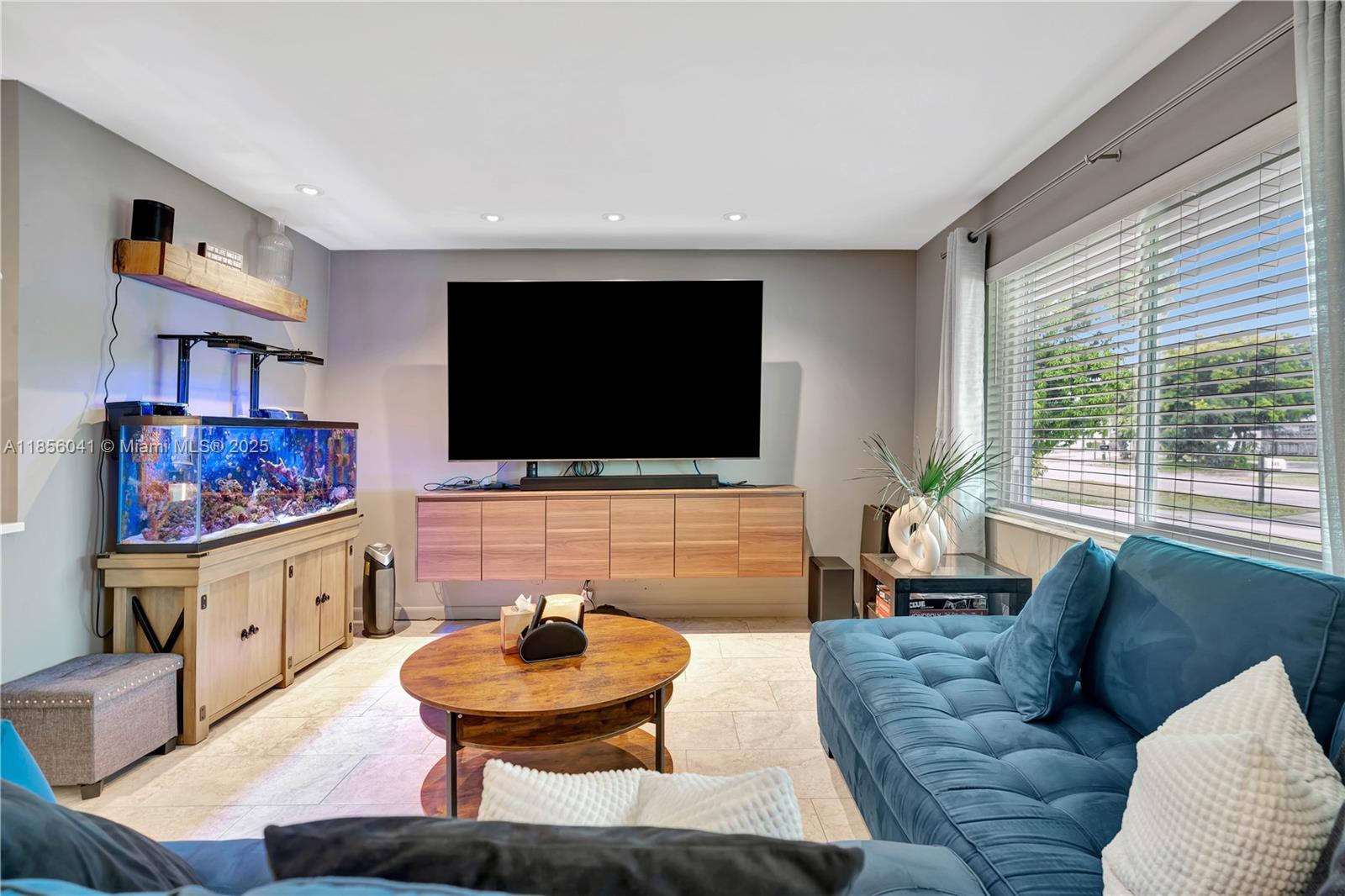 553 3 / 2 1189 sq. ft. $ 2025-09-11 0 Photo