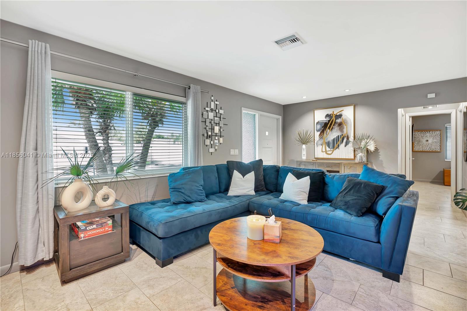 553 3 / 2 1189 sq. ft. $ 2025-09-11 0 Photo