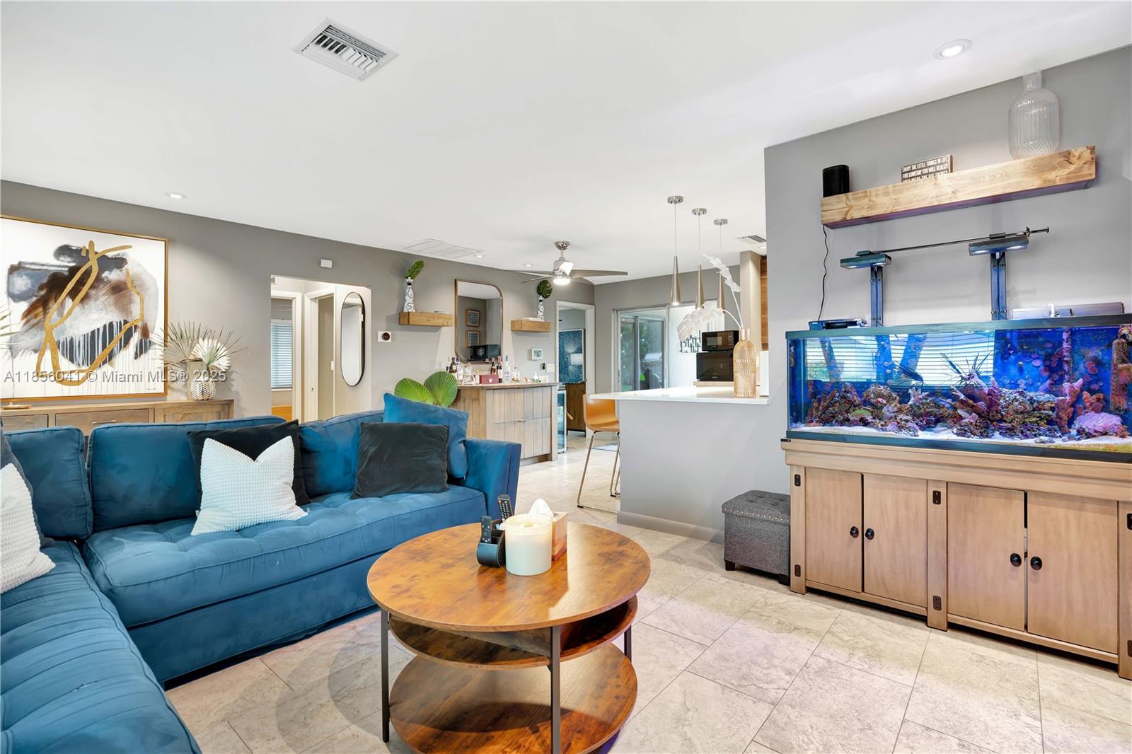 553 3 / 2 1189 sq. ft. $ 2025-09-11 0 Photo