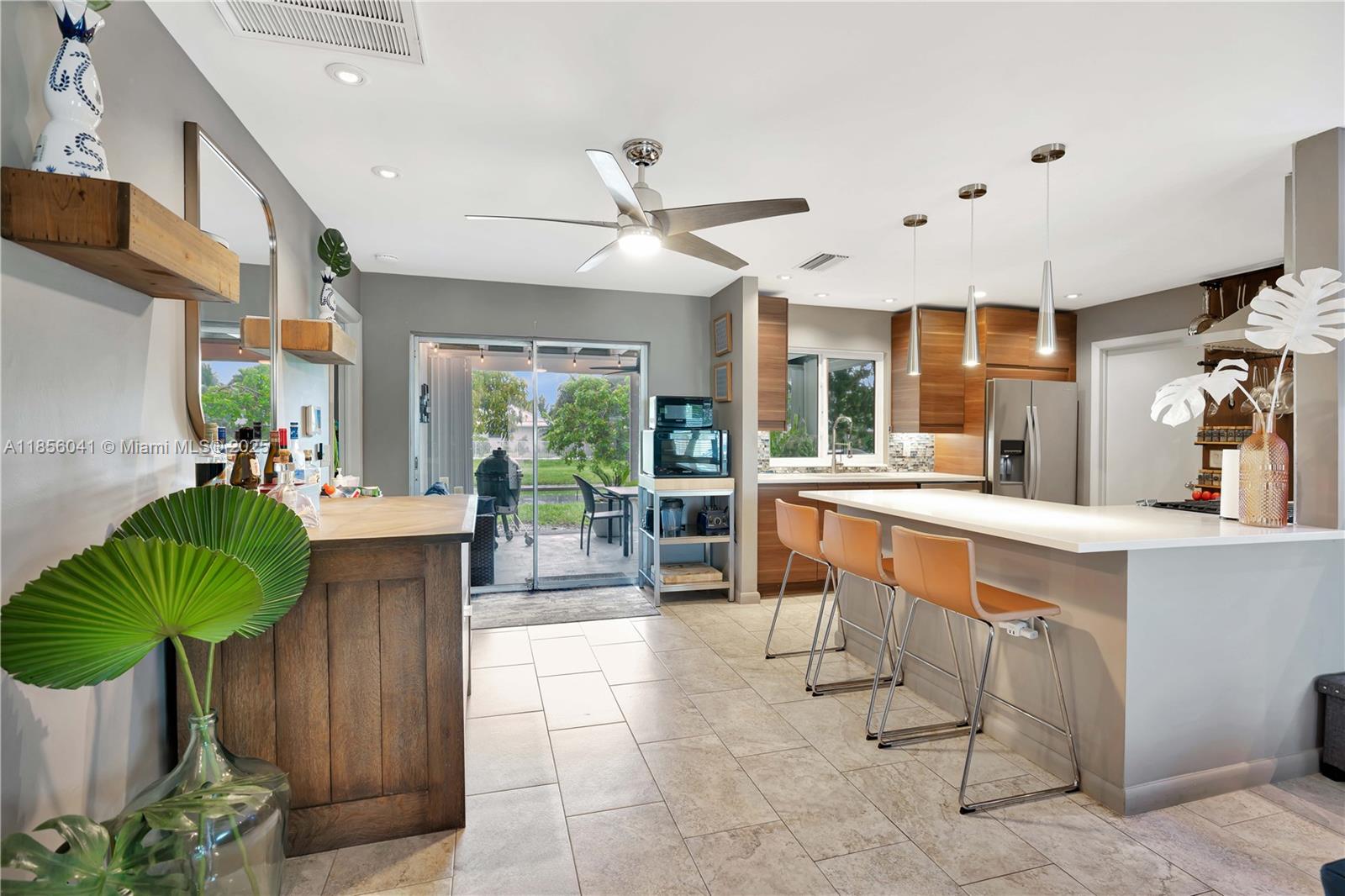 553 3 / 2 1189 sq. ft. $ 2025-09-11 0 Photo