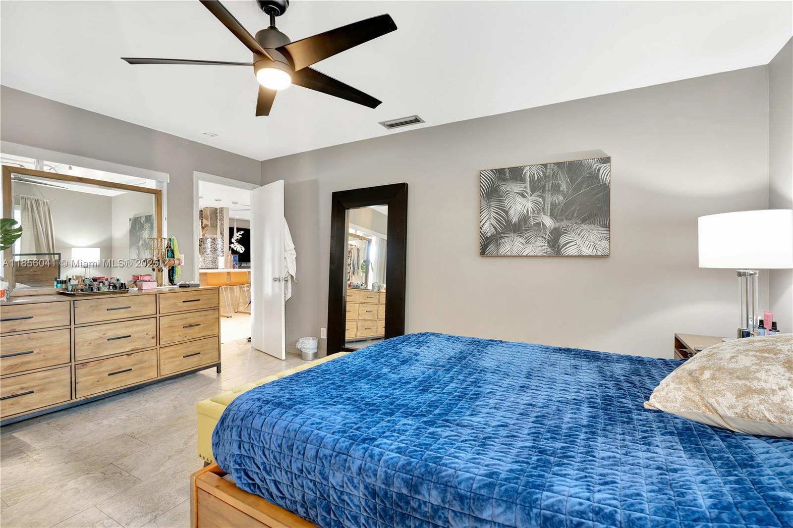 553 3 / 2 1189 sq. ft. $ 2025-09-11 0 Photo