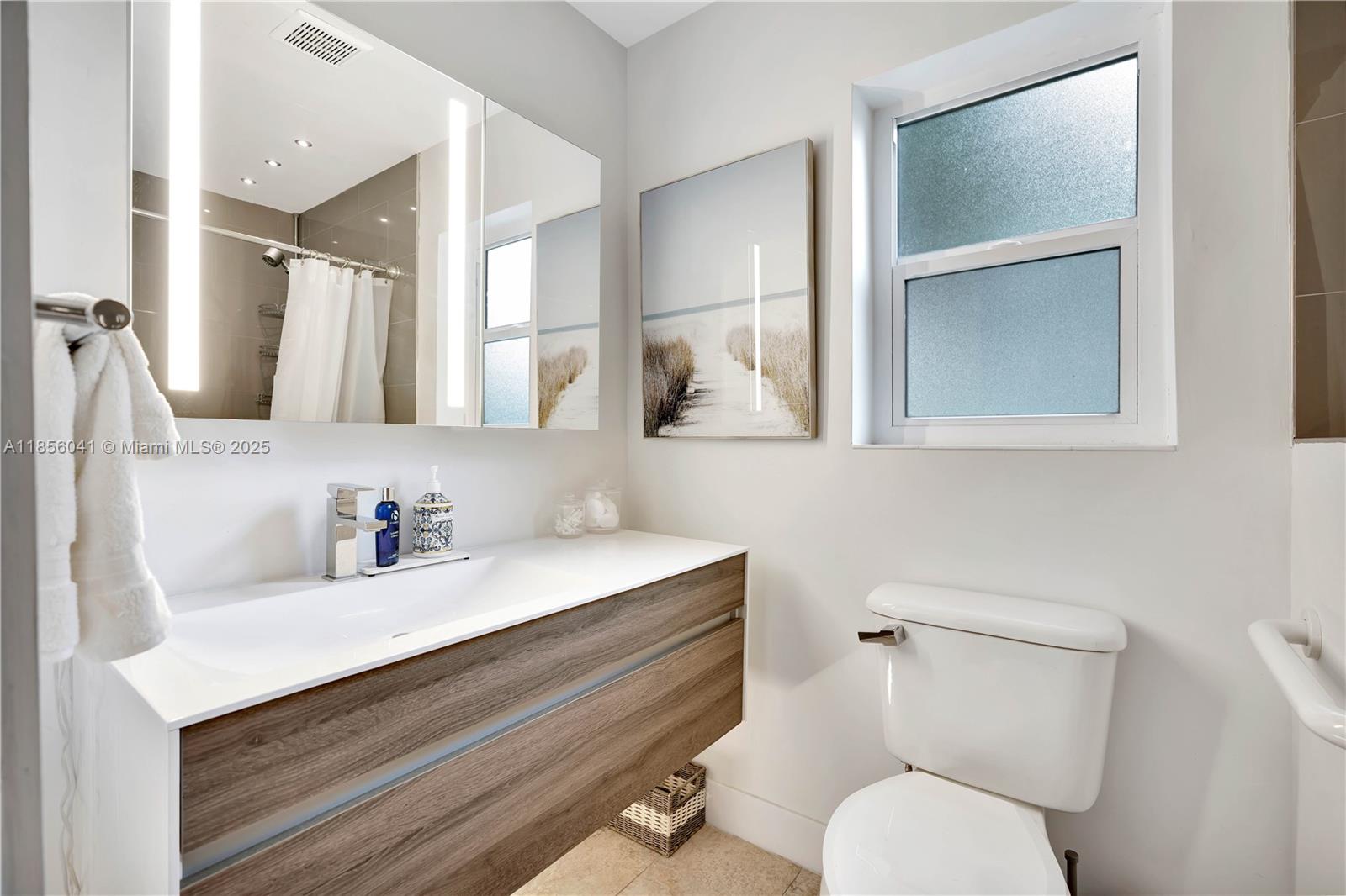 553 3 / 2 1189 sq. ft. $ 2025-09-11 0 Photo