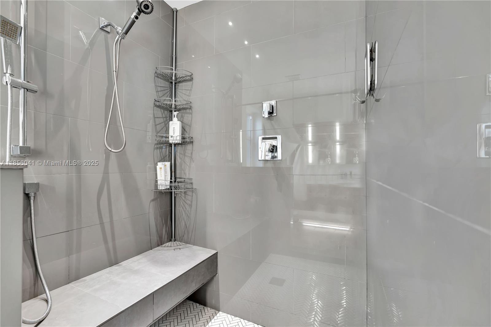 553 3 / 2 1189 sq. ft. $ 2025-09-11 0 Photo