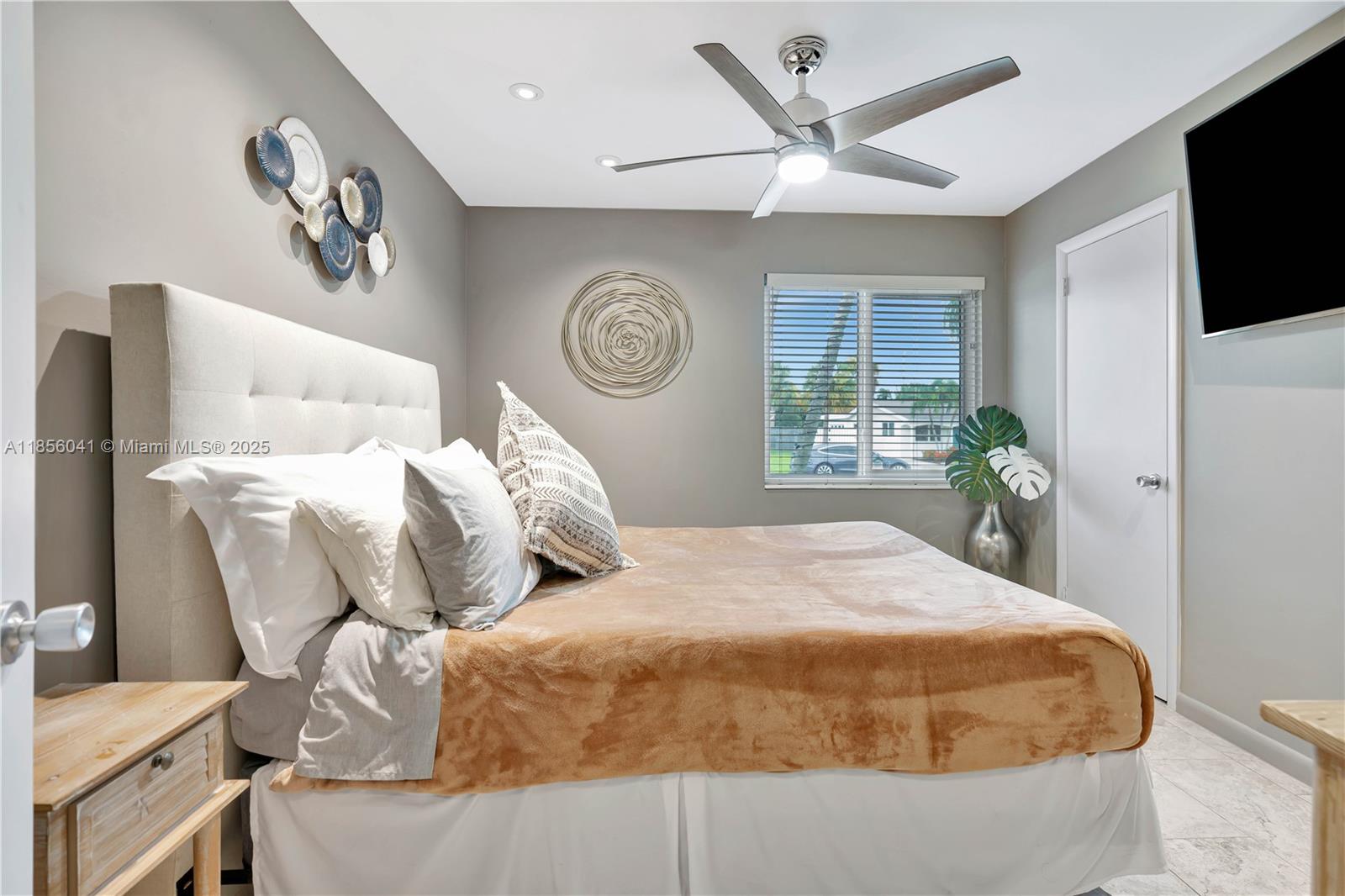 553 3 / 2 1189 sq. ft. $ 2025-09-11 0 Photo