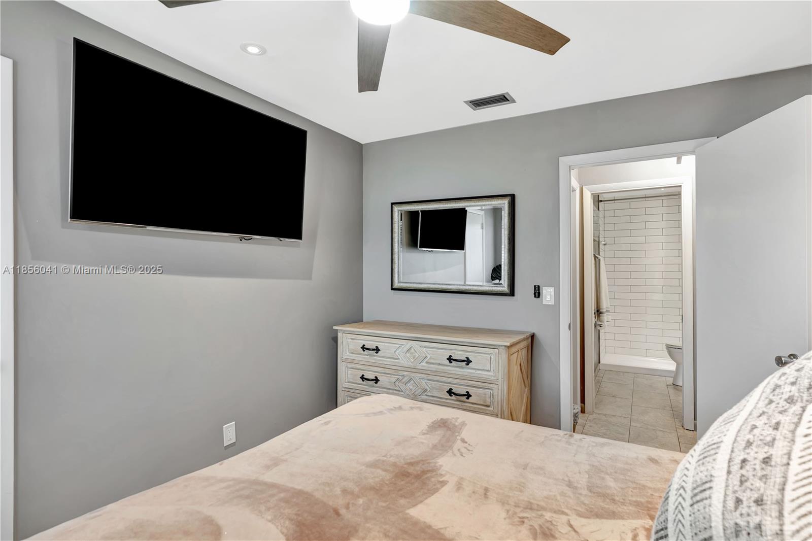 553 3 / 2 1189 sq. ft. $ 2025-09-11 0 Photo