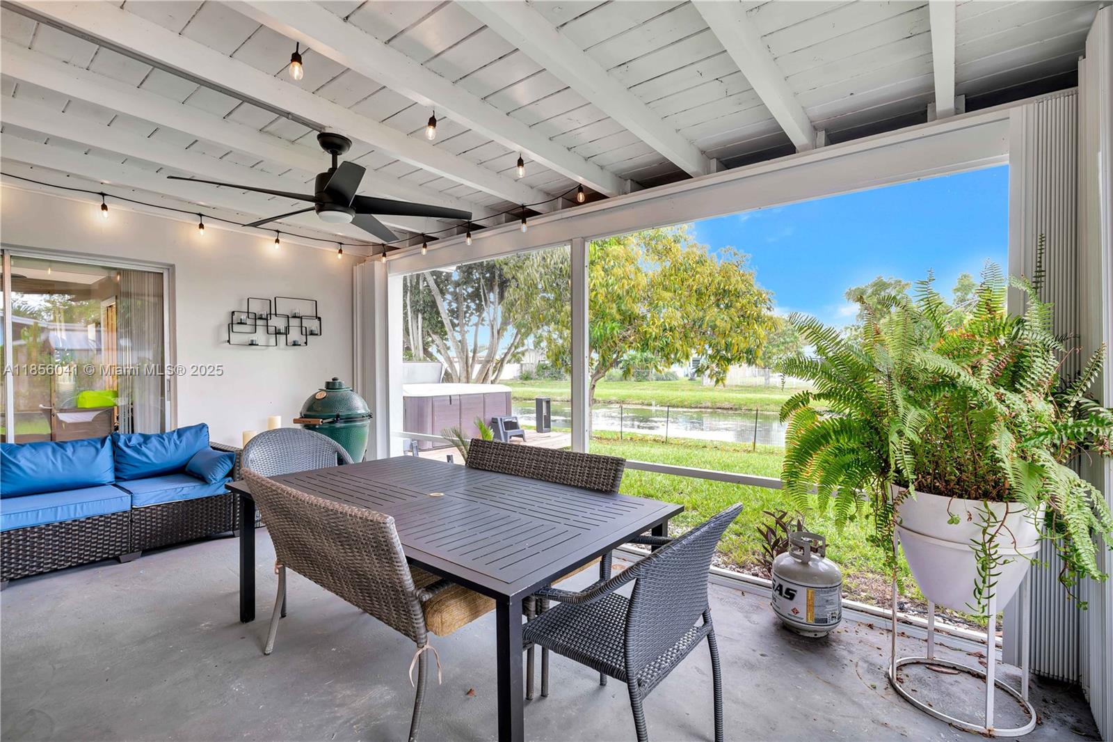 553 3 / 2 1189 sq. ft. $ 2025-09-11 0 Photo