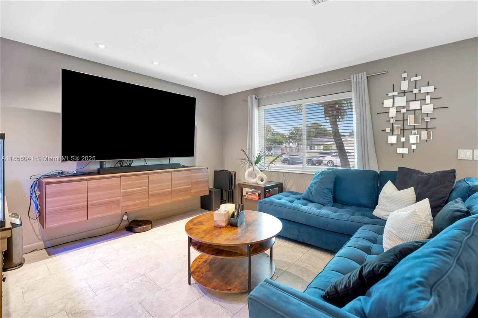 553 3 / 2 1189 sq. ft. $ 2025-09-11 0 Photo