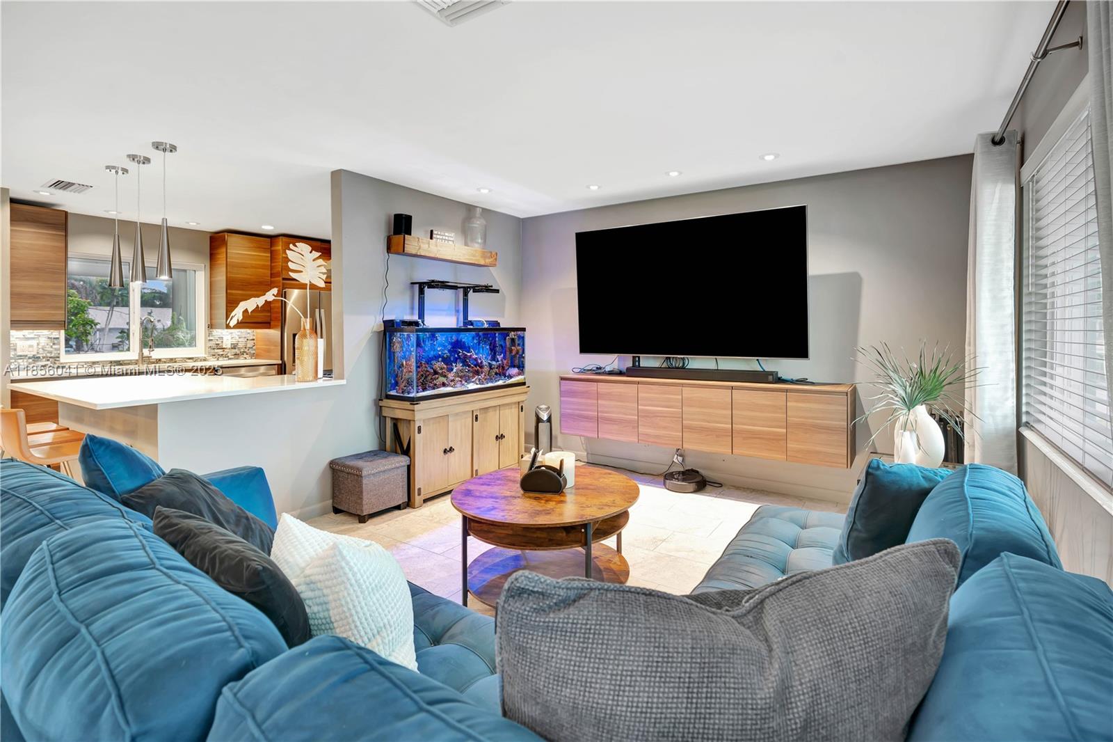 553 3 / 2 1189 sq. ft. $ 2025-09-11 0 Photo