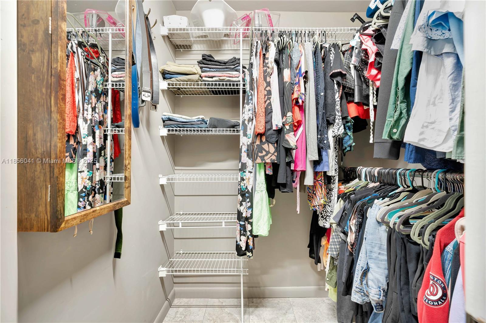 553 3 / 2 1189 sq. ft. $ 2025-09-11 0 Photo