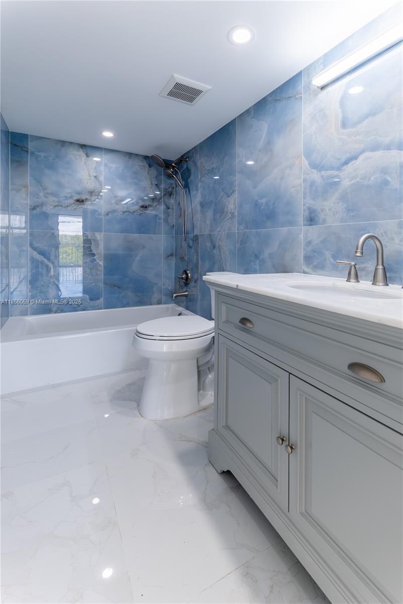510 2 / 2 1840 sq. ft. $ 2025-08-10 0 foto