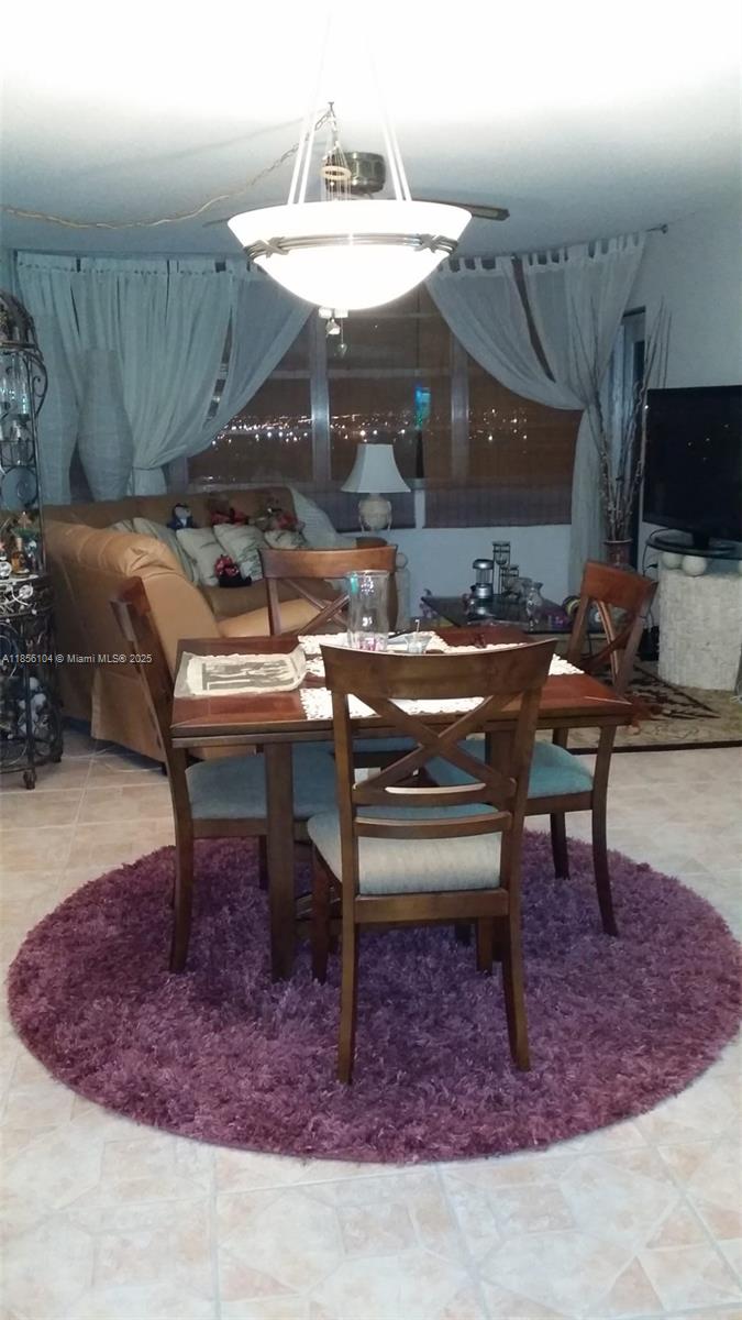 Ver detalles 1601E 1 / 1 801 sq. ft. $ 2025-08-10 0 foto