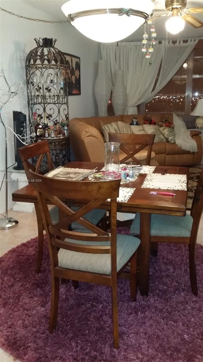 Ver detalles 1601E 1 / 1 801 sq. ft. $ 2025-08-10 0 foto