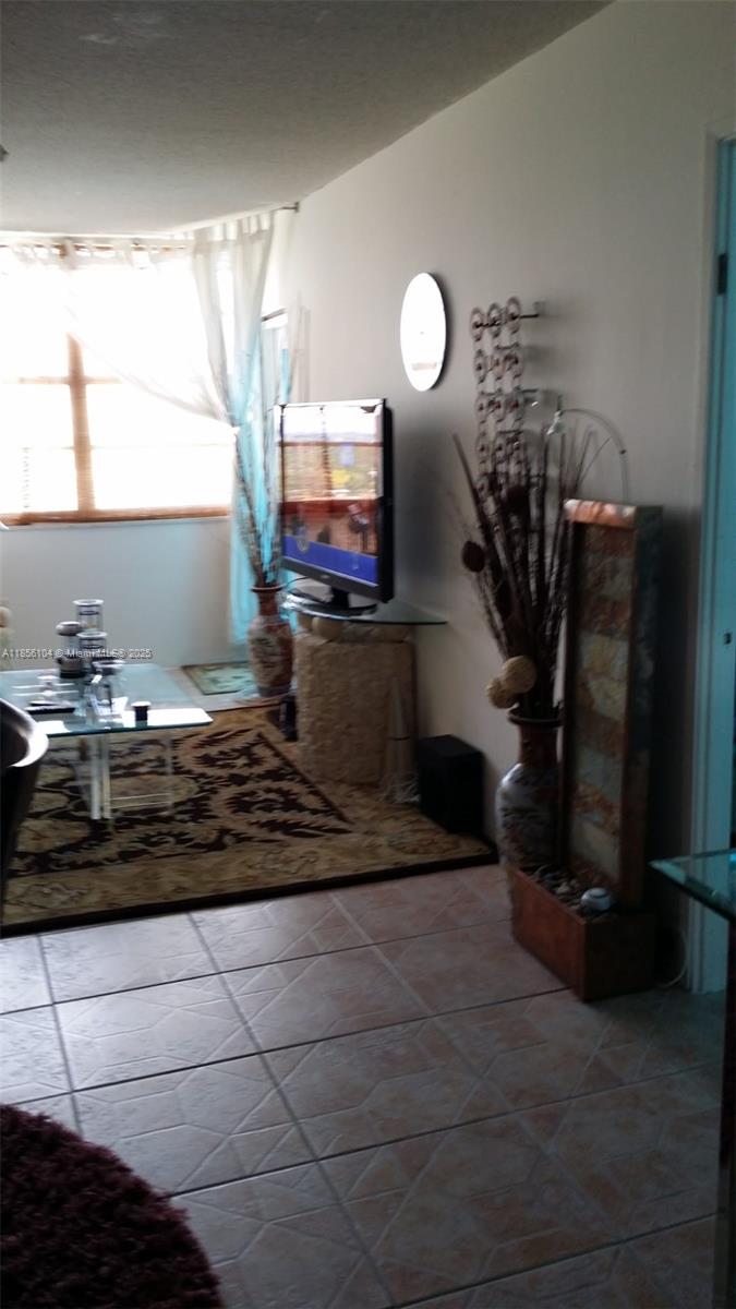 Ver detalles 1601E 1 / 1 801 sq. ft. $ 2025-08-10 0 foto