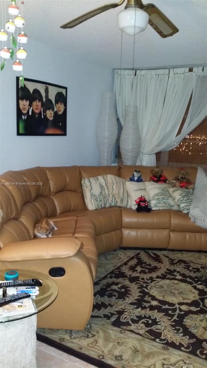 Ver detalles 1601E 1 / 1 801 sq. ft. $ 2025-08-10 0 foto