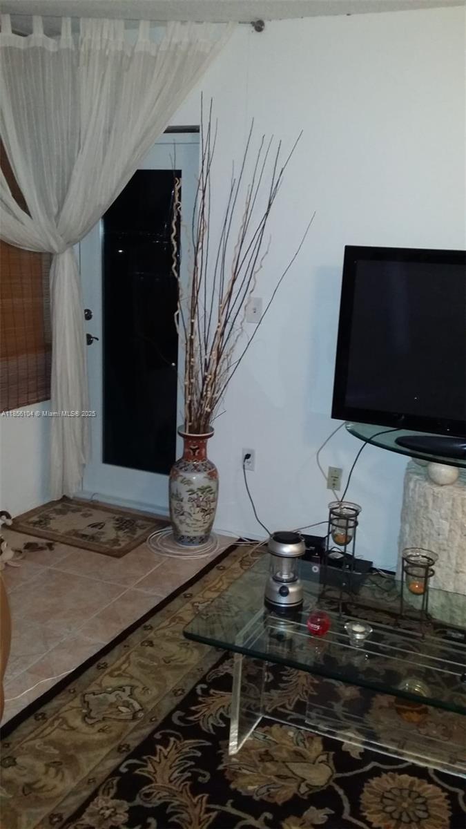 Ver detalles 1601E 1 / 1 801 sq. ft. $ 2025-08-10 0 foto