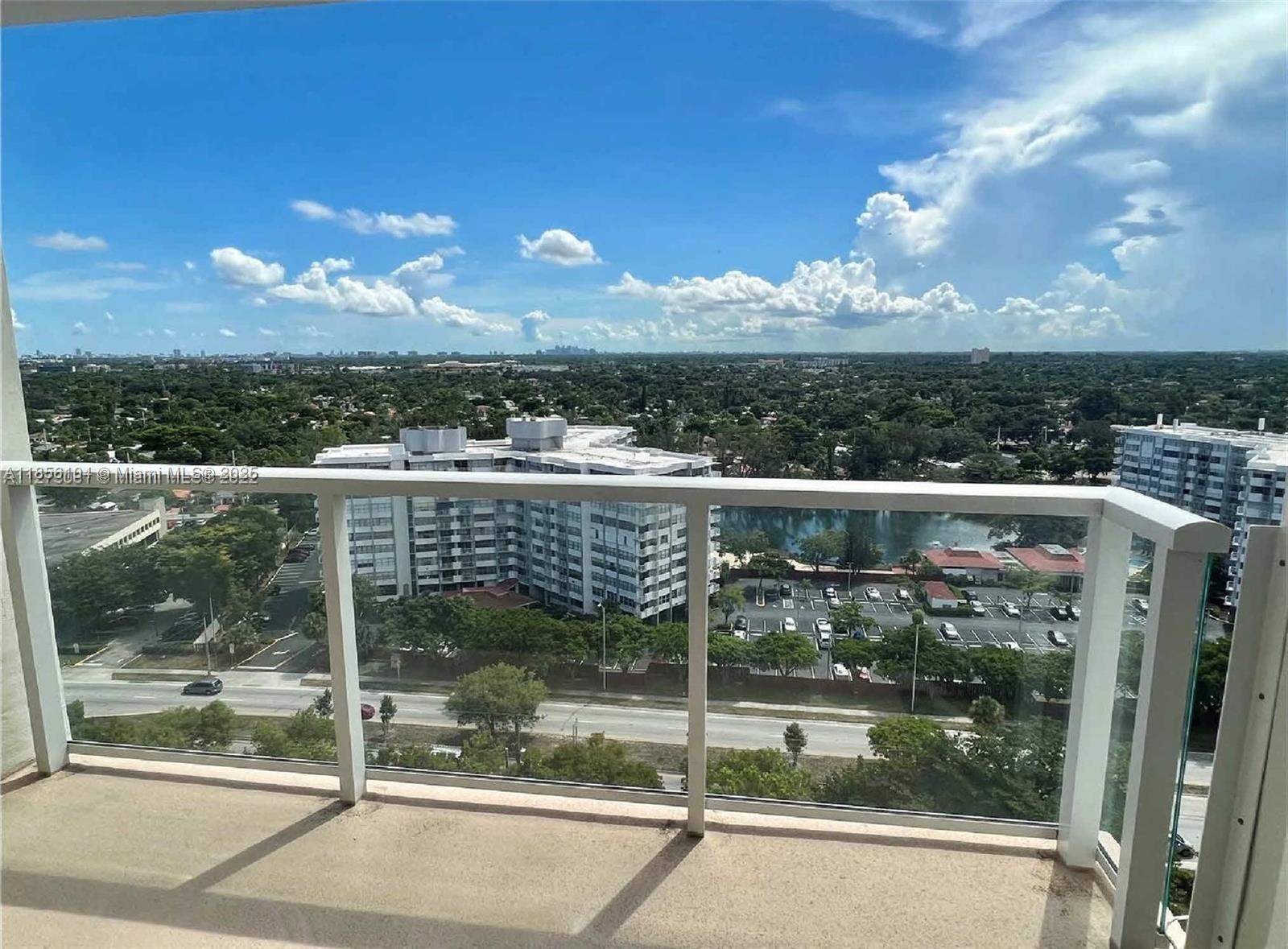 Ver detalles 1601E 1 / 1 801 sq. ft. $ 2025-08-10 0 foto