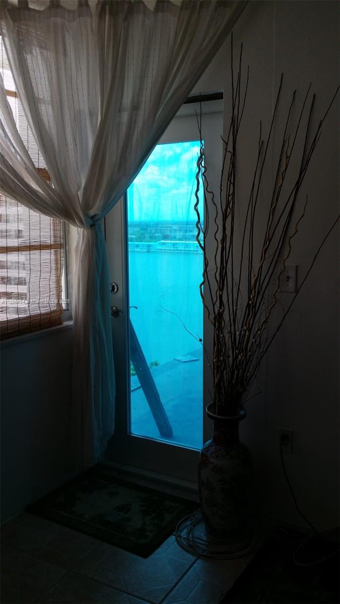Ver detalles 1601E 1 / 1 801 sq. ft. $ 2025-08-10 0 foto