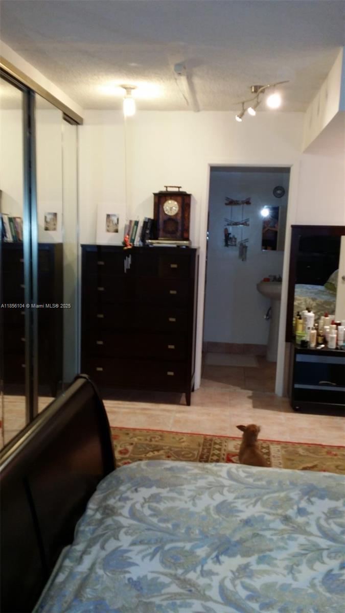 Ver detalles 1601E 1 / 1 801 sq. ft. $ 2025-08-10 0 foto