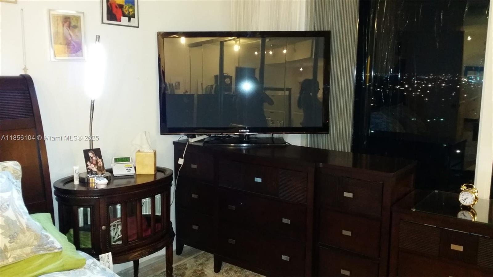 Ver detalles 1601E 1 / 1 801 sq. ft. $ 2025-08-10 0 foto