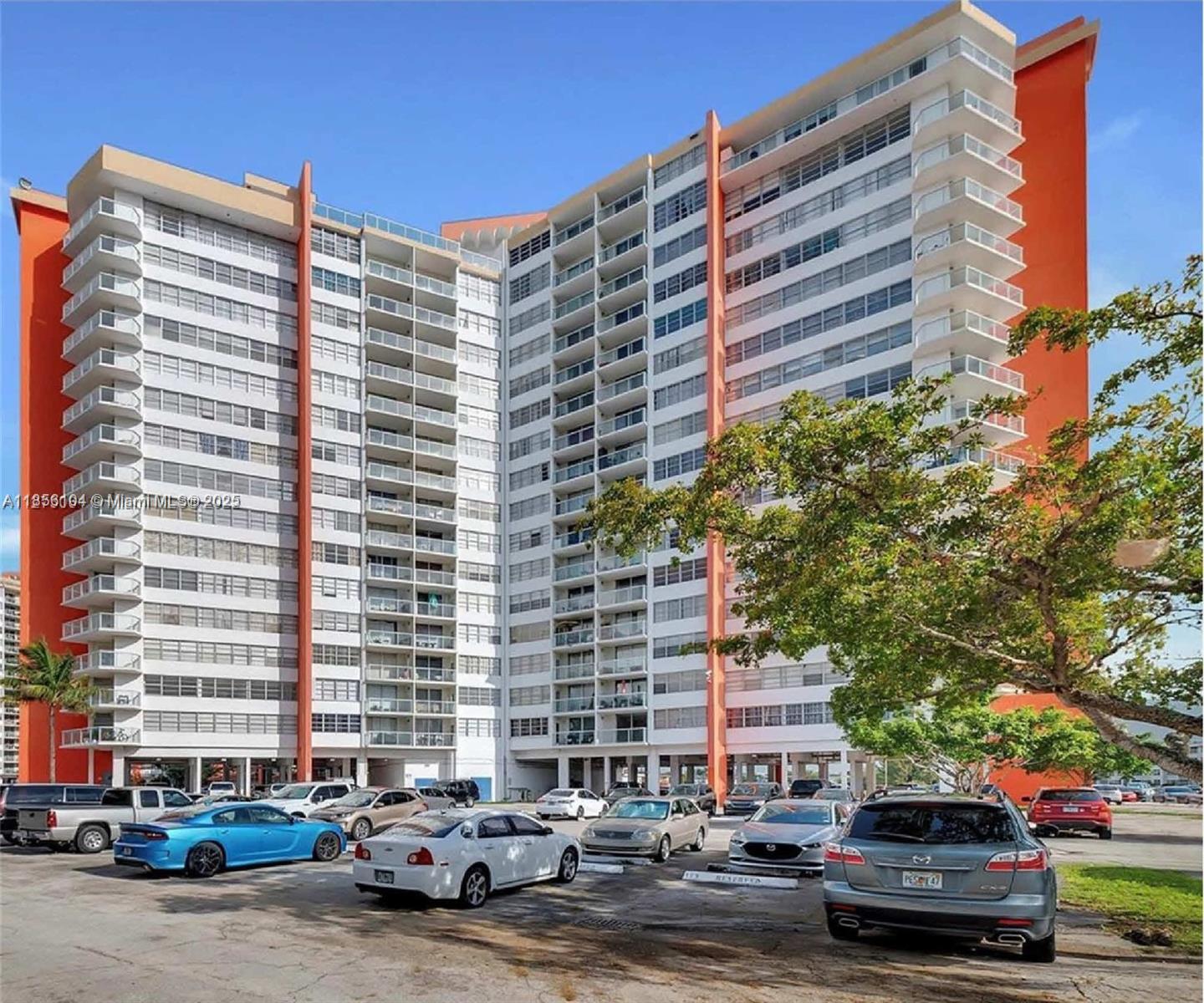 Ver detalles 1601E 1 / 1 801 sq. ft. $ 2025-08-10 0 foto