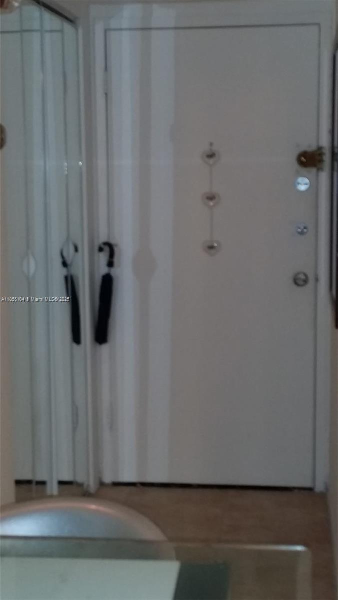 Ver detalles 1601E 1 / 1 801 sq. ft. $ 2025-08-10 0 foto