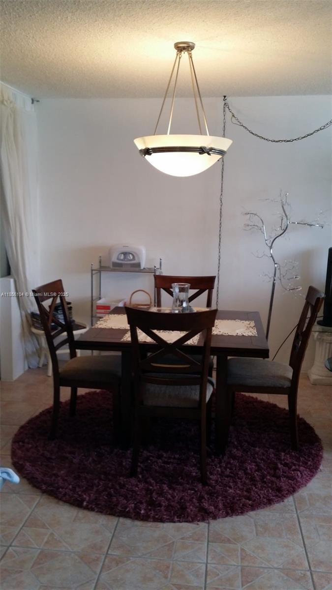 Ver detalles 1601E 1 / 1 801 sq. ft. $ 2025-08-10 0 foto