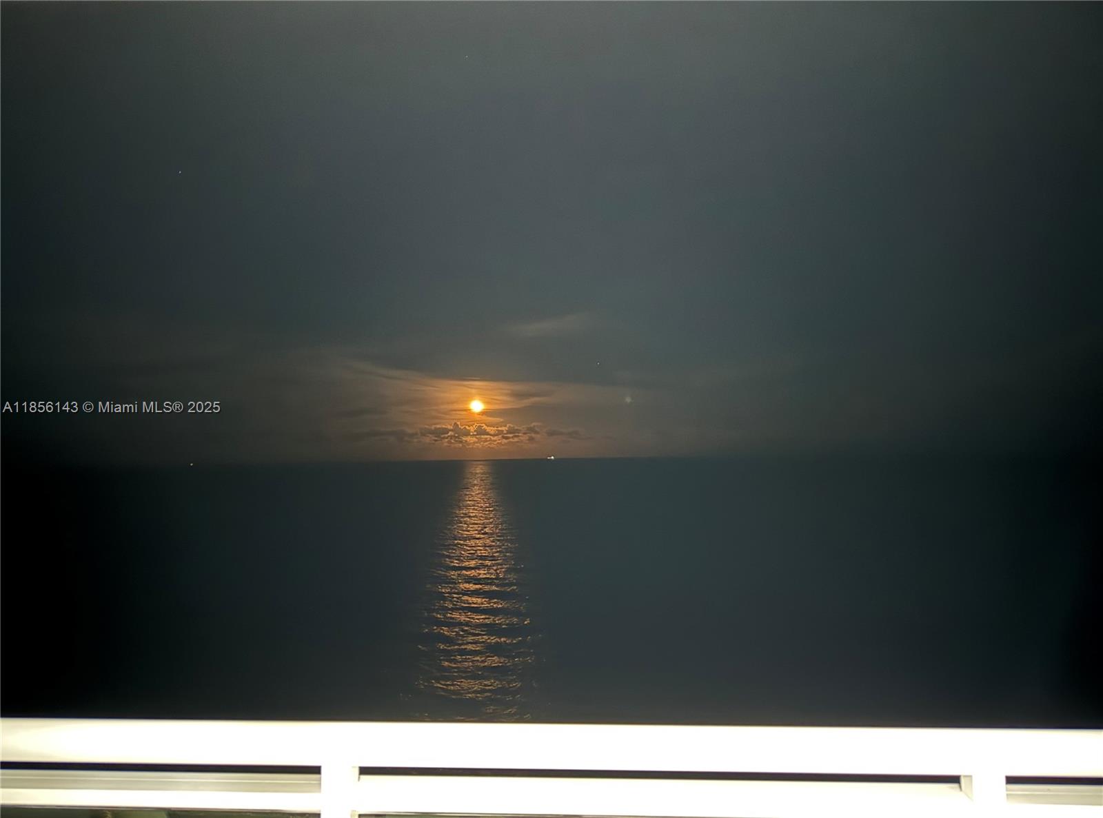 Photo of 3001 Ocean Dr  #1411, Hollywood, Florida, 33019 - 