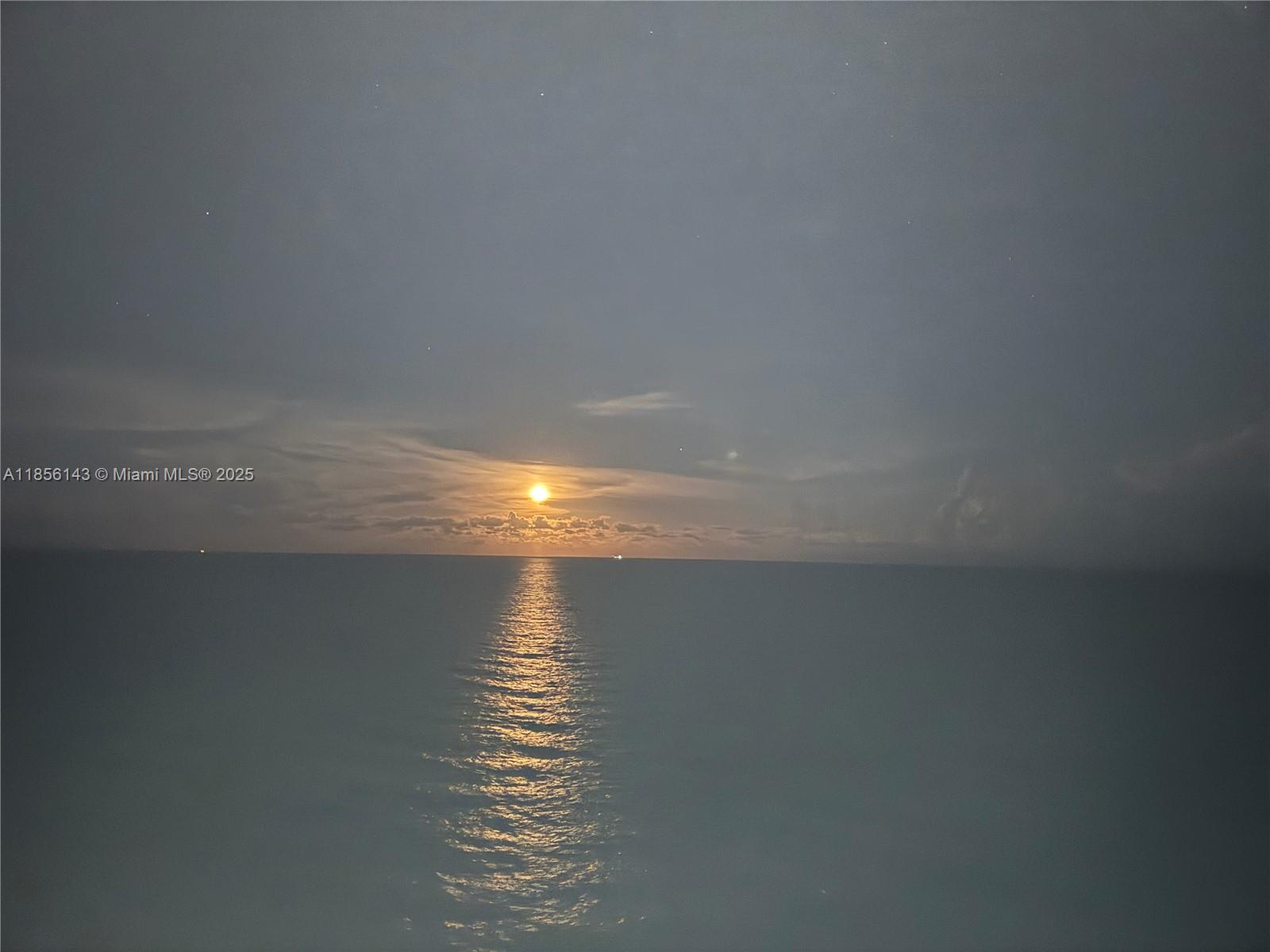 Photo of 3001 Ocean Dr  #1411, Hollywood, Florida, 33019 - 