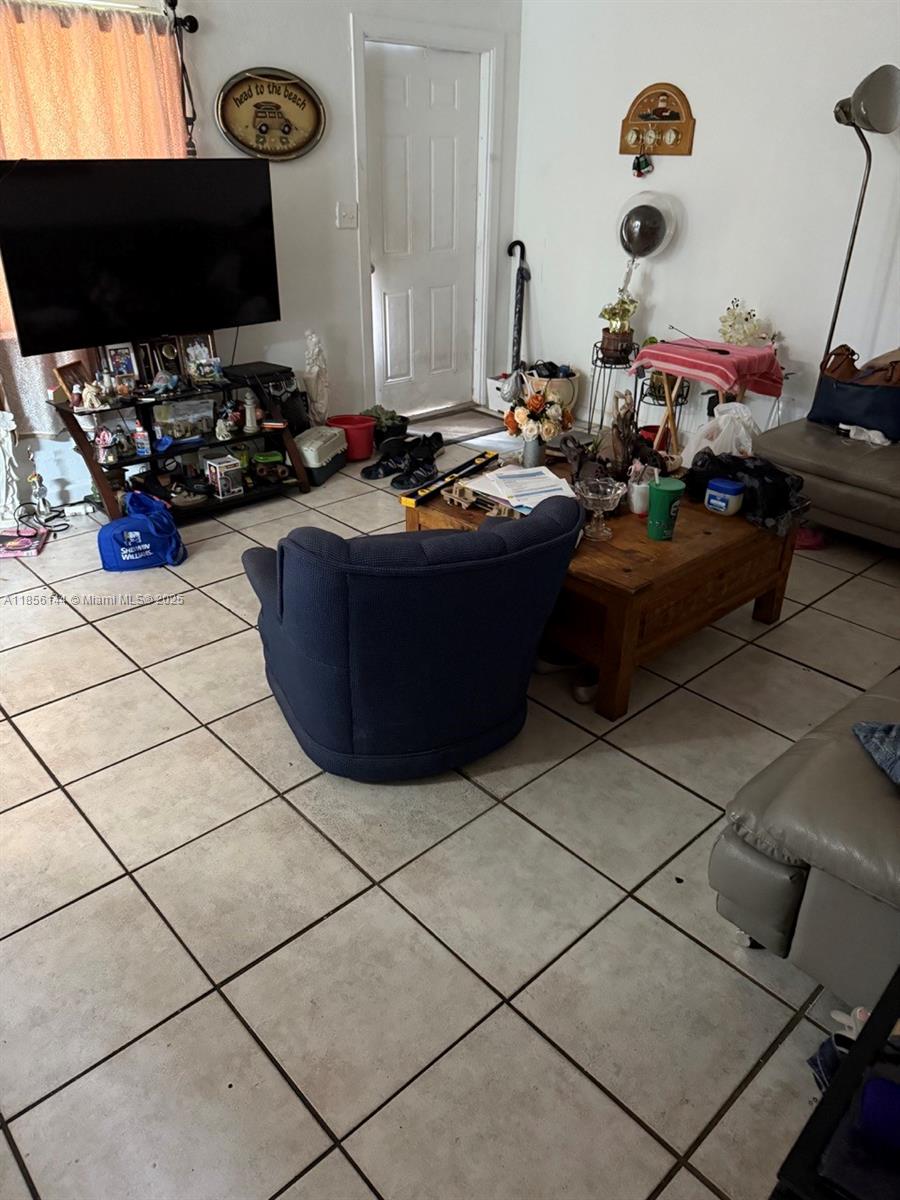 See details / 3315 sq. ft. $ 2025-08-10 0 Photo