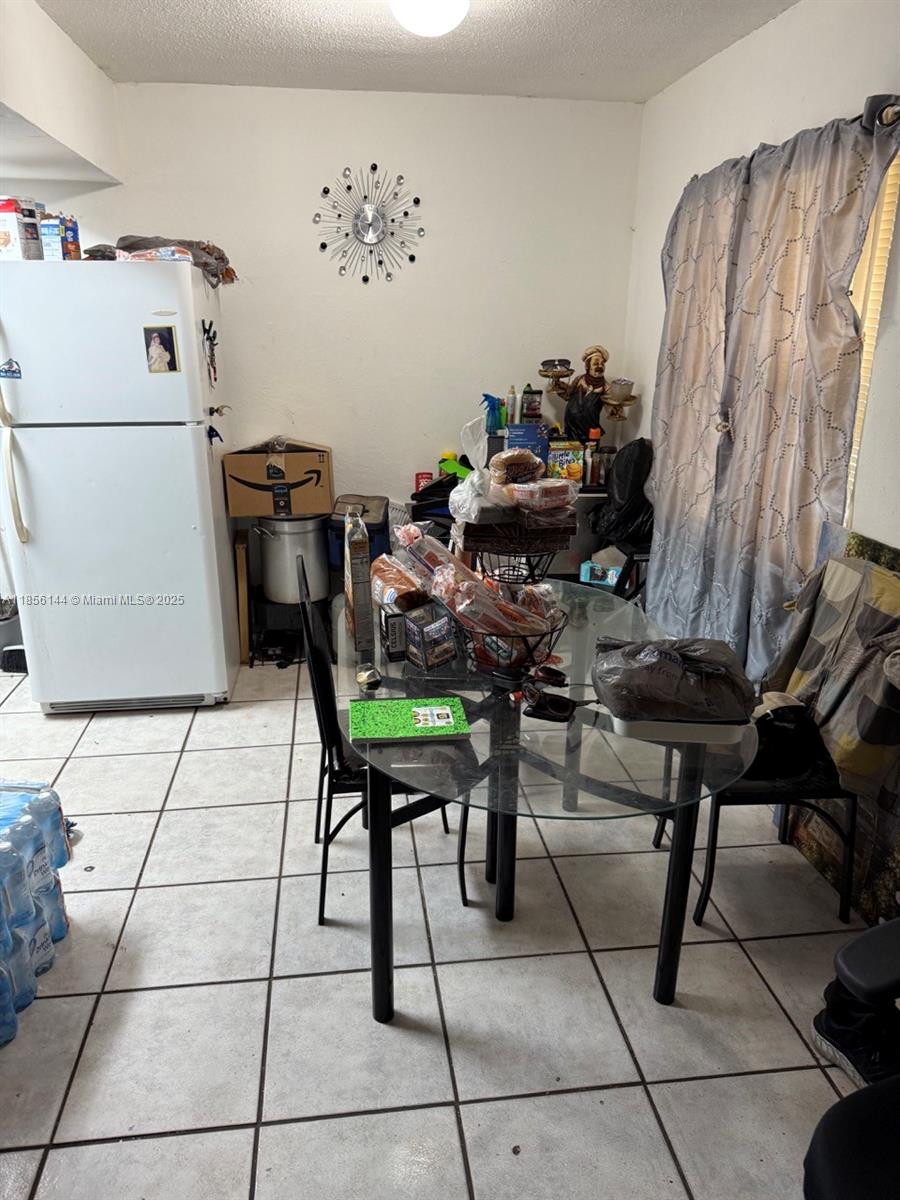 See details / 3315 sq. ft. $ 2025-08-10 0 Photo