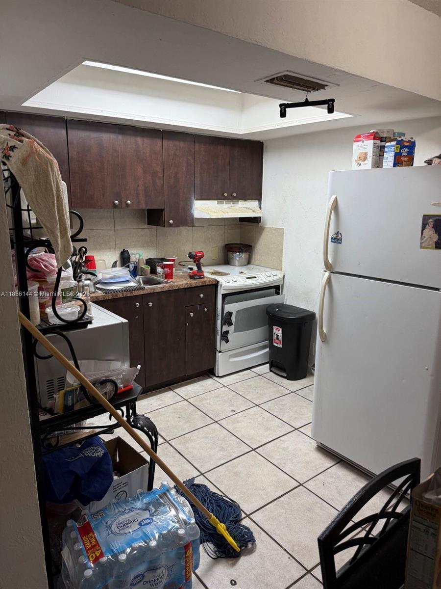 See details / 3315 sq. ft. $ 2025-08-10 0 Photo