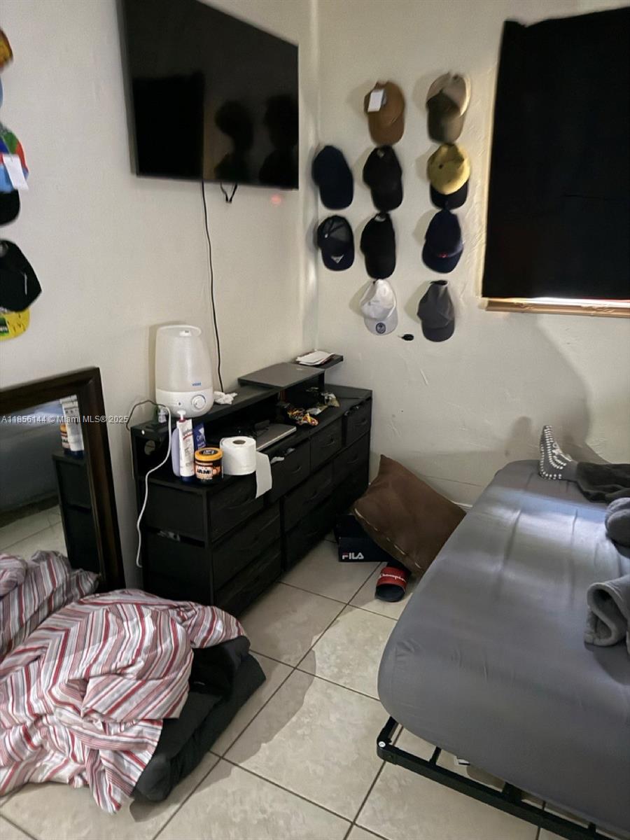 See details / 3315 sq. ft. $ 2025-08-10 0 Photo