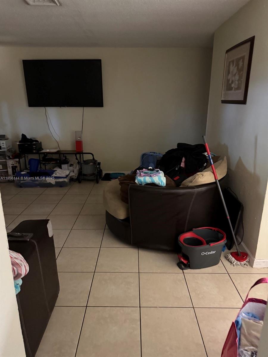 See details / 3315 sq. ft. $ 2025-08-10 0 Photo