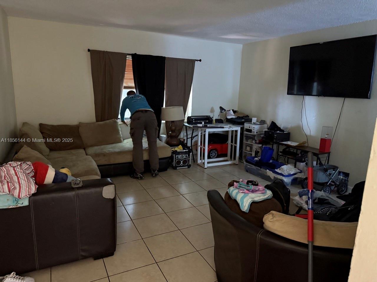 See details / 3315 sq. ft. $ 2025-08-10 0 Photo