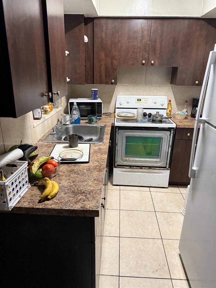 See details / 3315 sq. ft. $ 2025-08-10 0 Photo