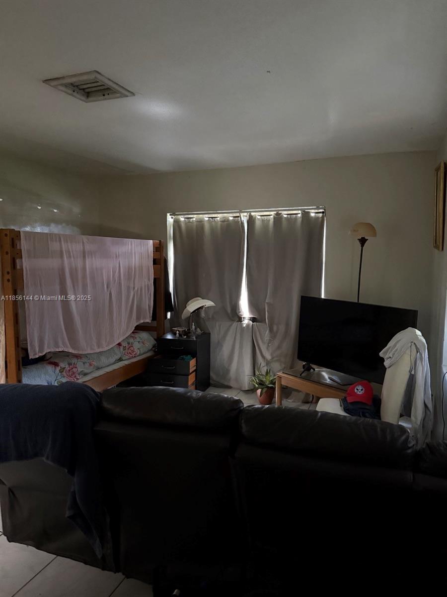 See details / 3315 sq. ft. $ 2025-08-10 0 Photo