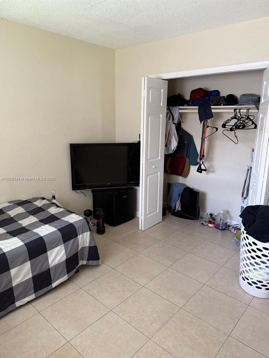 See details / 3315 sq. ft. $ 2025-08-10 0 Photo