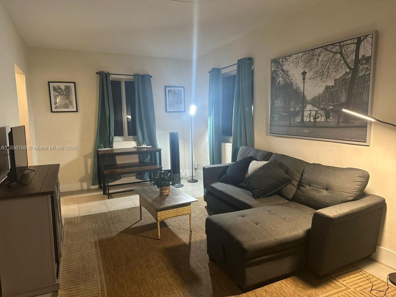   /  931 sq. ft. $ 2025-08-10 0 Photo