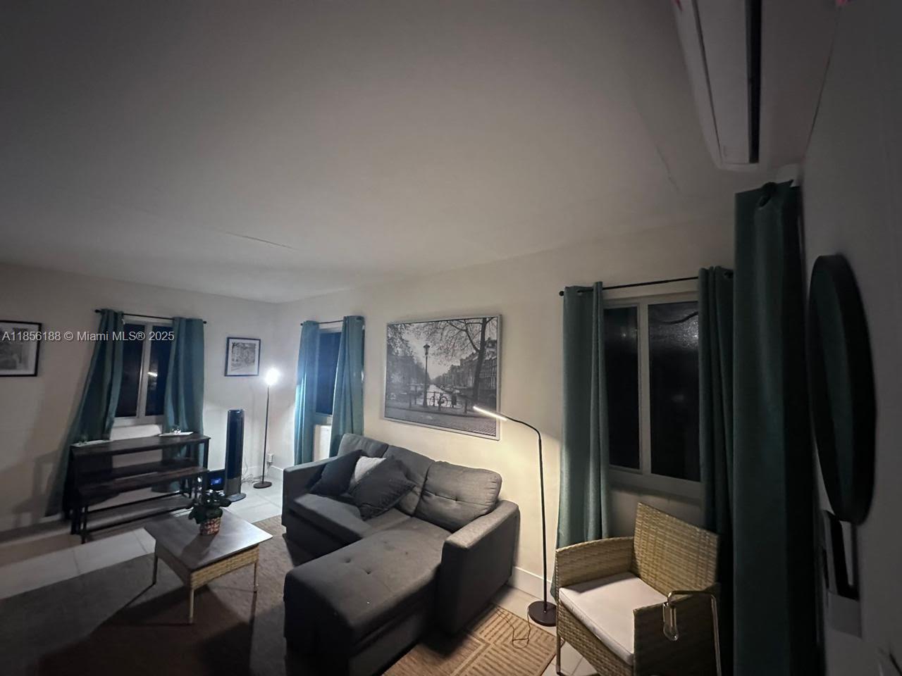   /  931 sq. ft. $ 2025-08-10 0 Photo