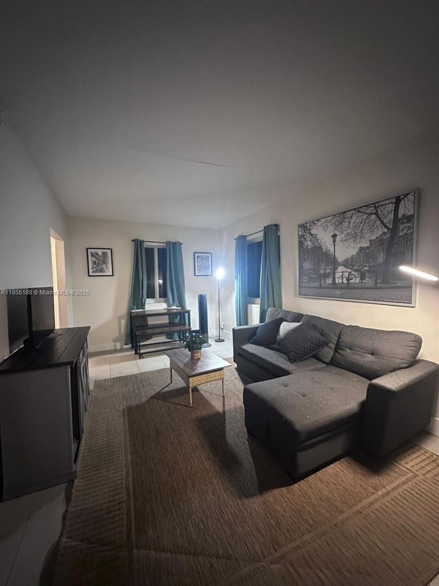   /  931 sq. ft. $ 2025-08-10 0 Photo