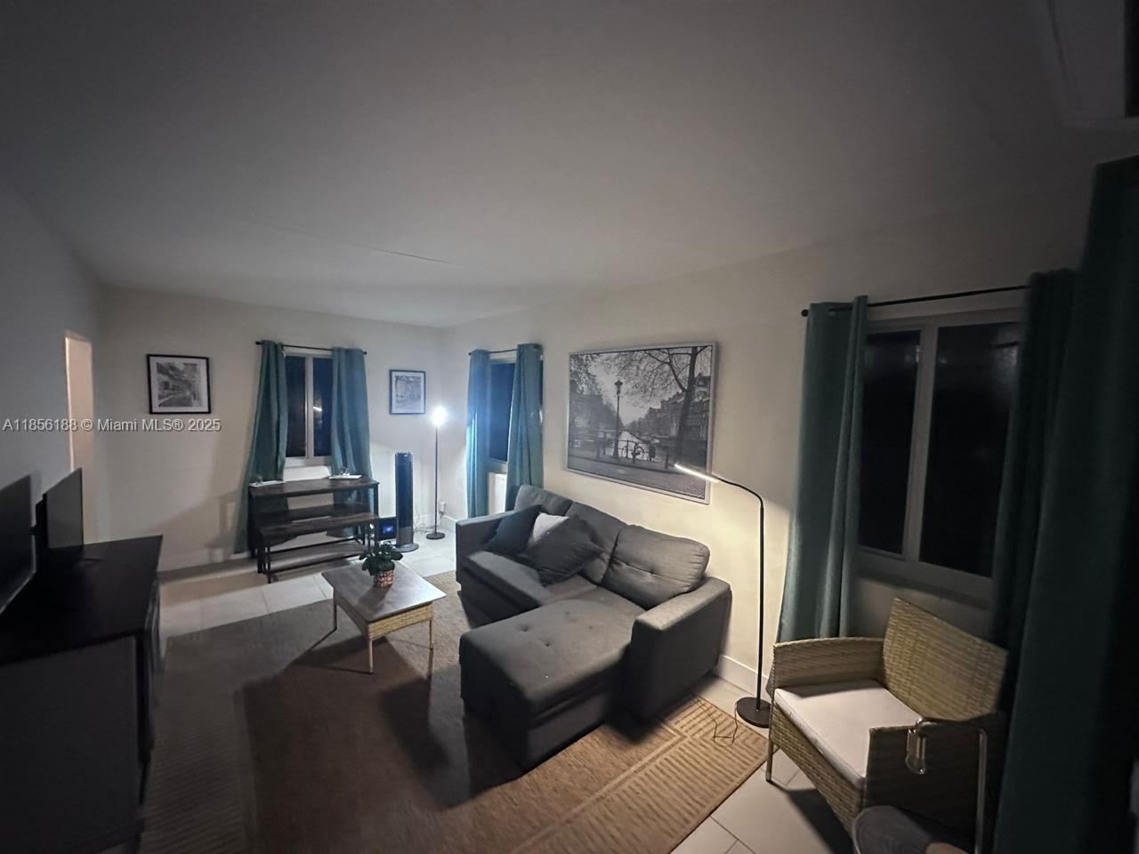   /  931 sq. ft. $ 2025-08-10 0 Photo