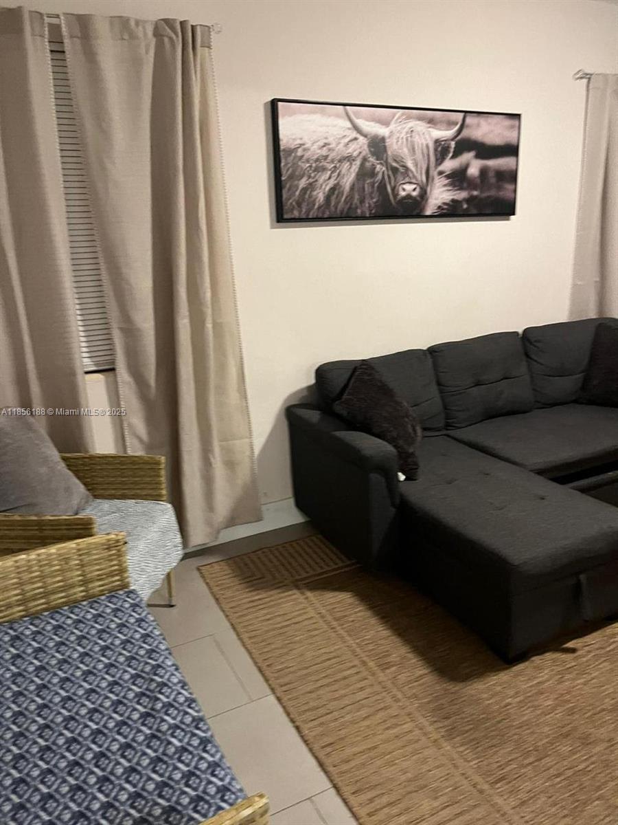   /  931 sq. ft. $ 2025-08-10 0 Photo