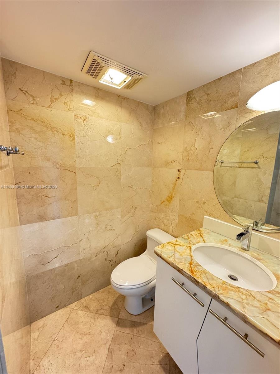 See details 309 1 / 2 991 sq. ft. $ 2025-08-10 0 Photo