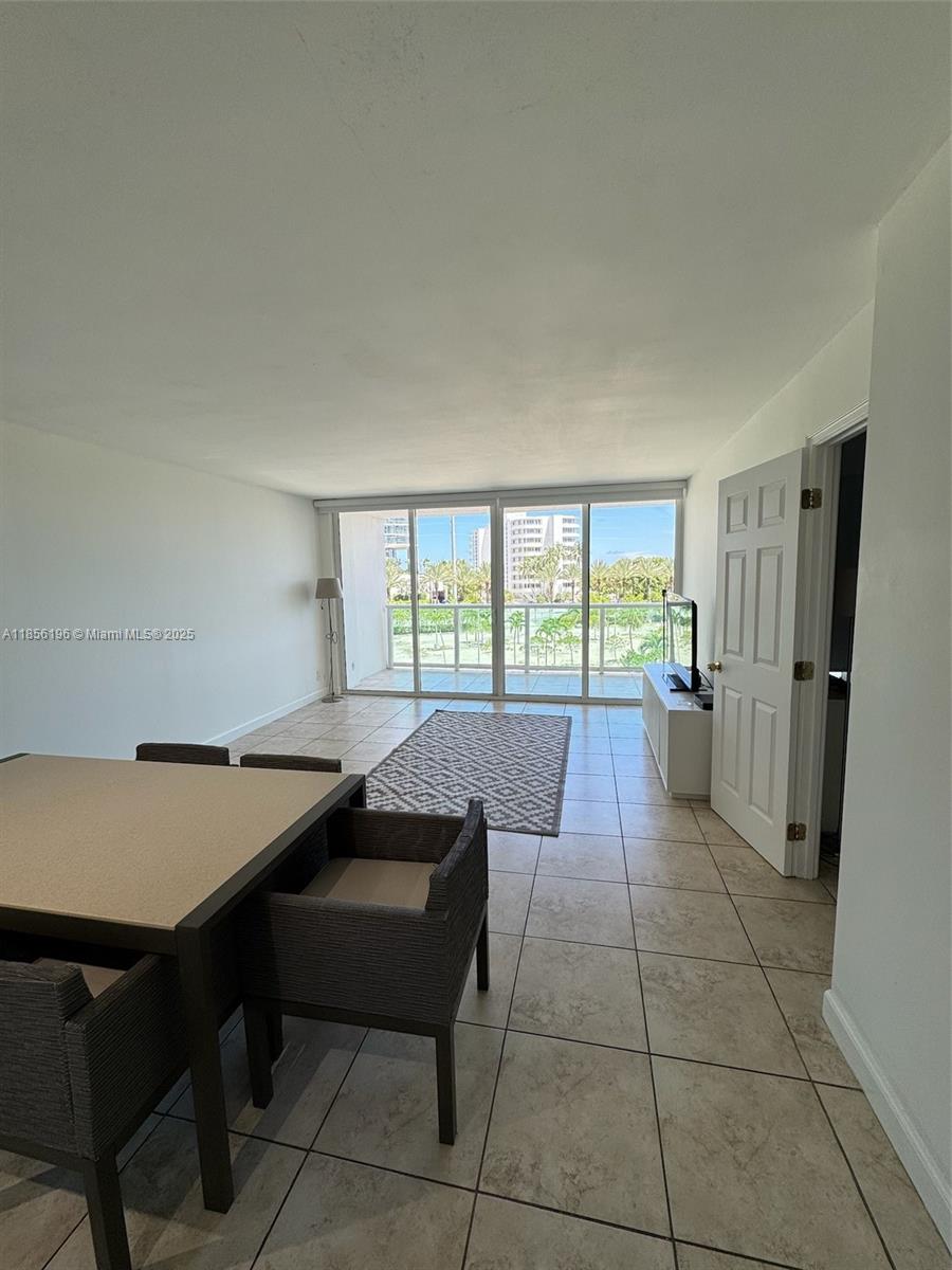 See details 309 1 / 2 991 sq. ft. $ 2025-08-10 0 Photo