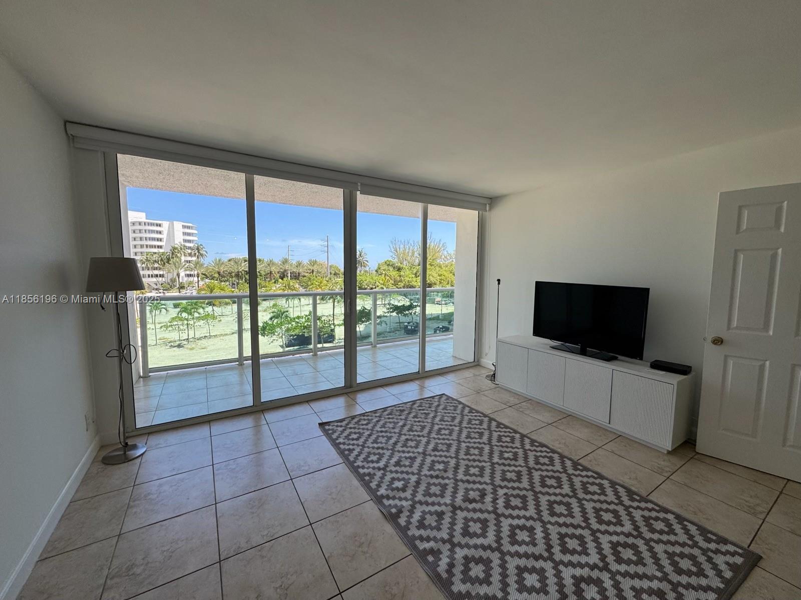 See details 309 1 / 2 991 sq. ft. $ 2025-08-10 0 Photo