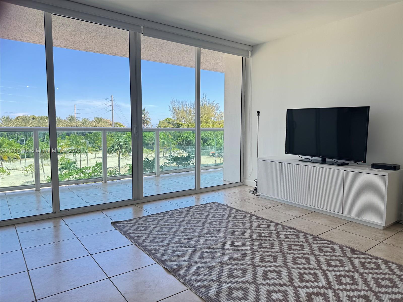 See details 309 1 / 2 991 sq. ft. $ 2025-08-10 0 Photo