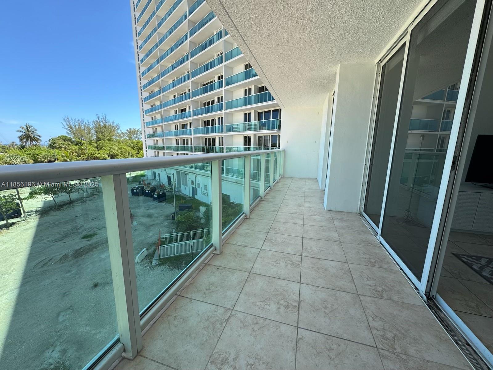 See details 309 1 / 2 991 sq. ft. $ 2025-08-10 0 Photo