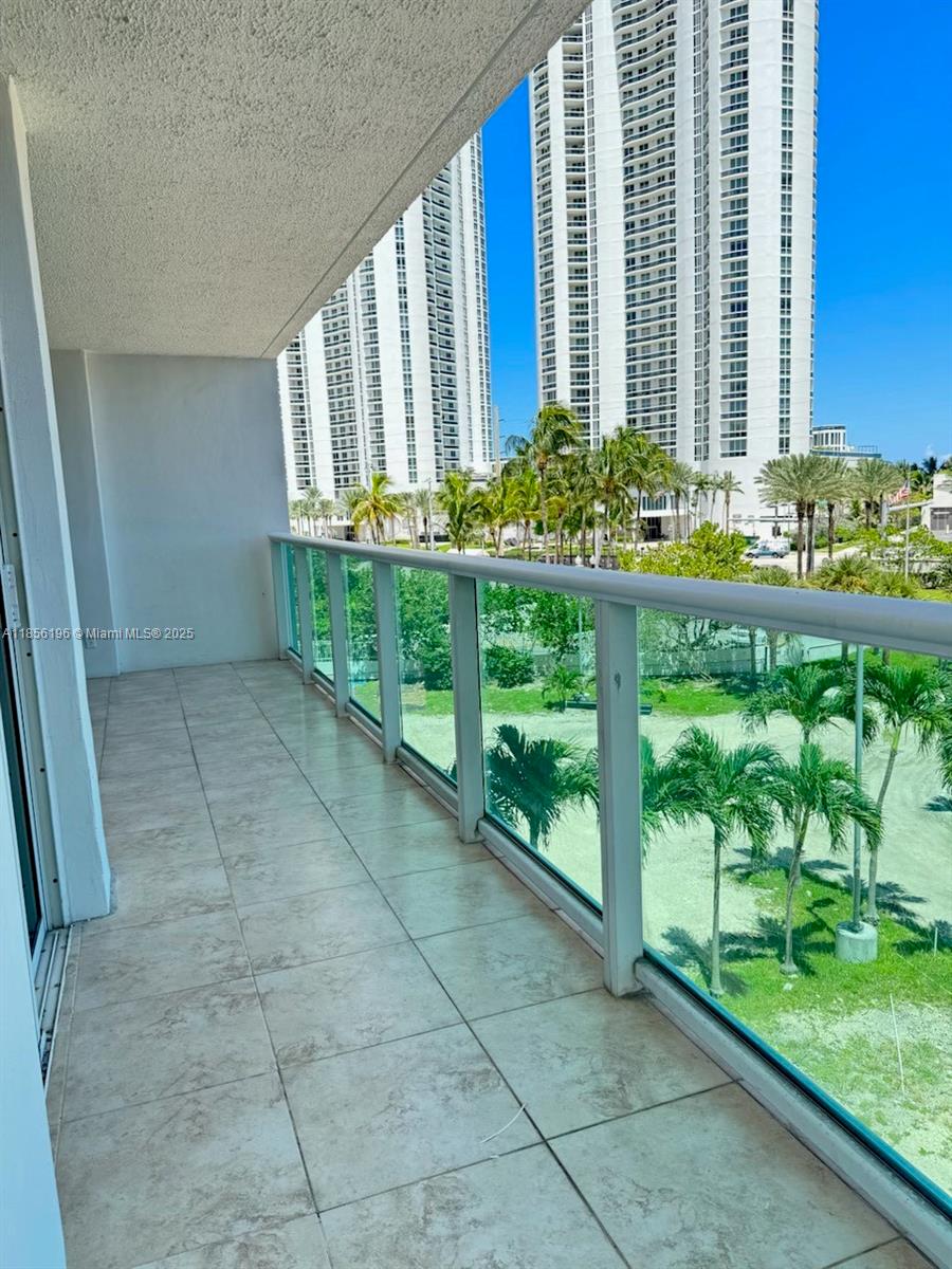 See details 309 1 / 2 991 sq. ft. $ 2025-08-10 0 Photo